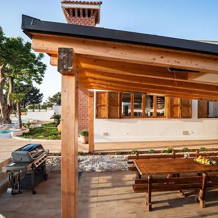 Vista Mare Con Piscina Riscaldata A Trappeto Вилла Балестрате